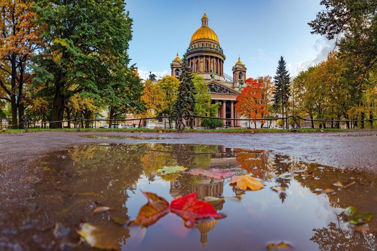 Вдохновение осень санкт петербург. Санкт-Петербург Исаакиевский собор осень. Исаакиевский собор осень. Исаакиевский собор осенью. Исаковскский собор осенью.